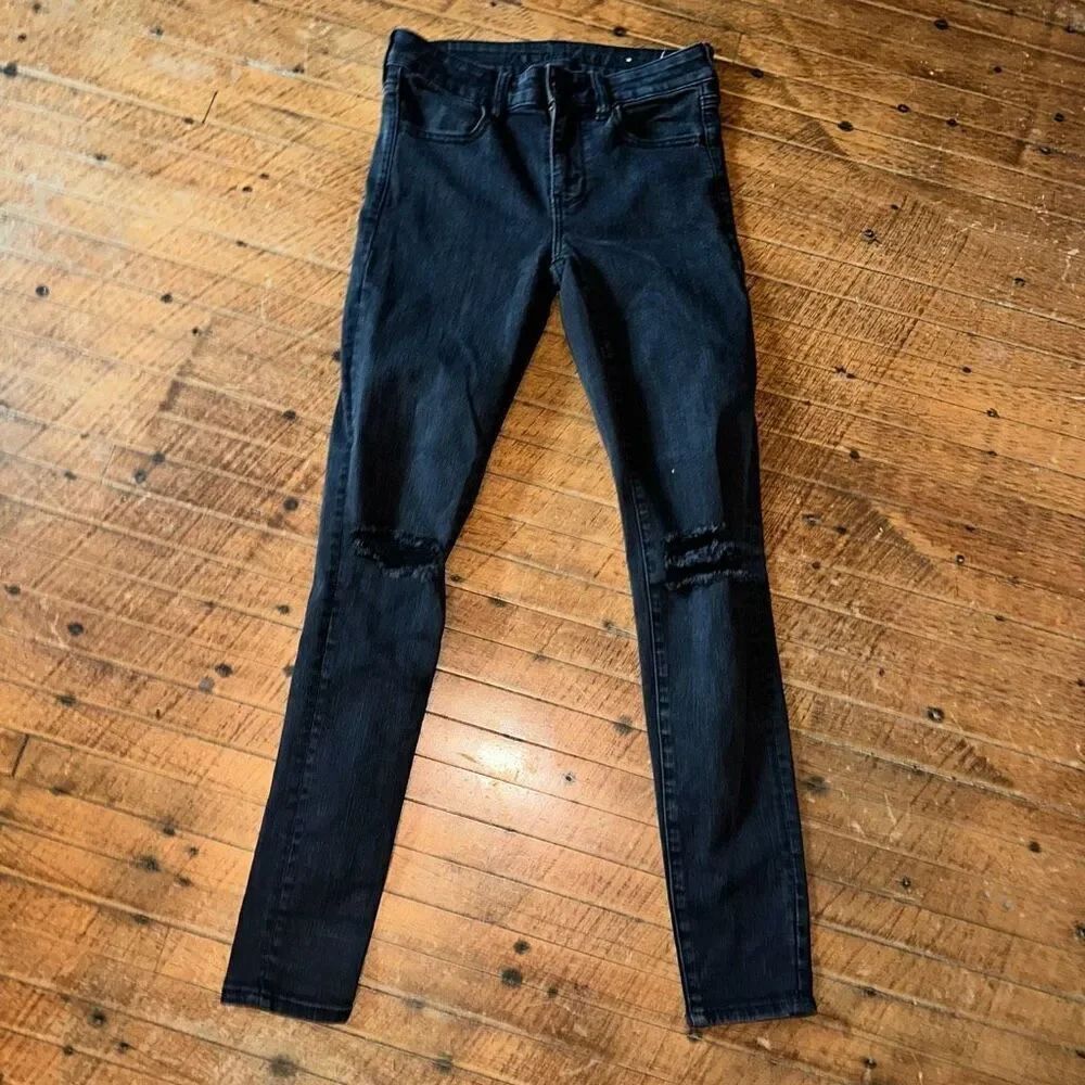 American Eagle size 2 distressed holey stretch jeggings